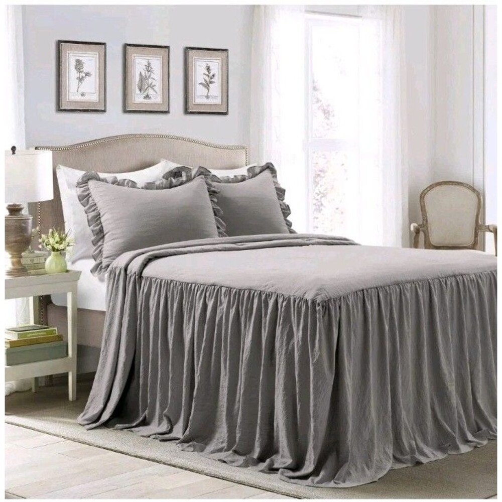 Ruffle Skirt Bedspread Set - 3-Piece Luxurious Farmhouse Bedding - Elegant Ru...